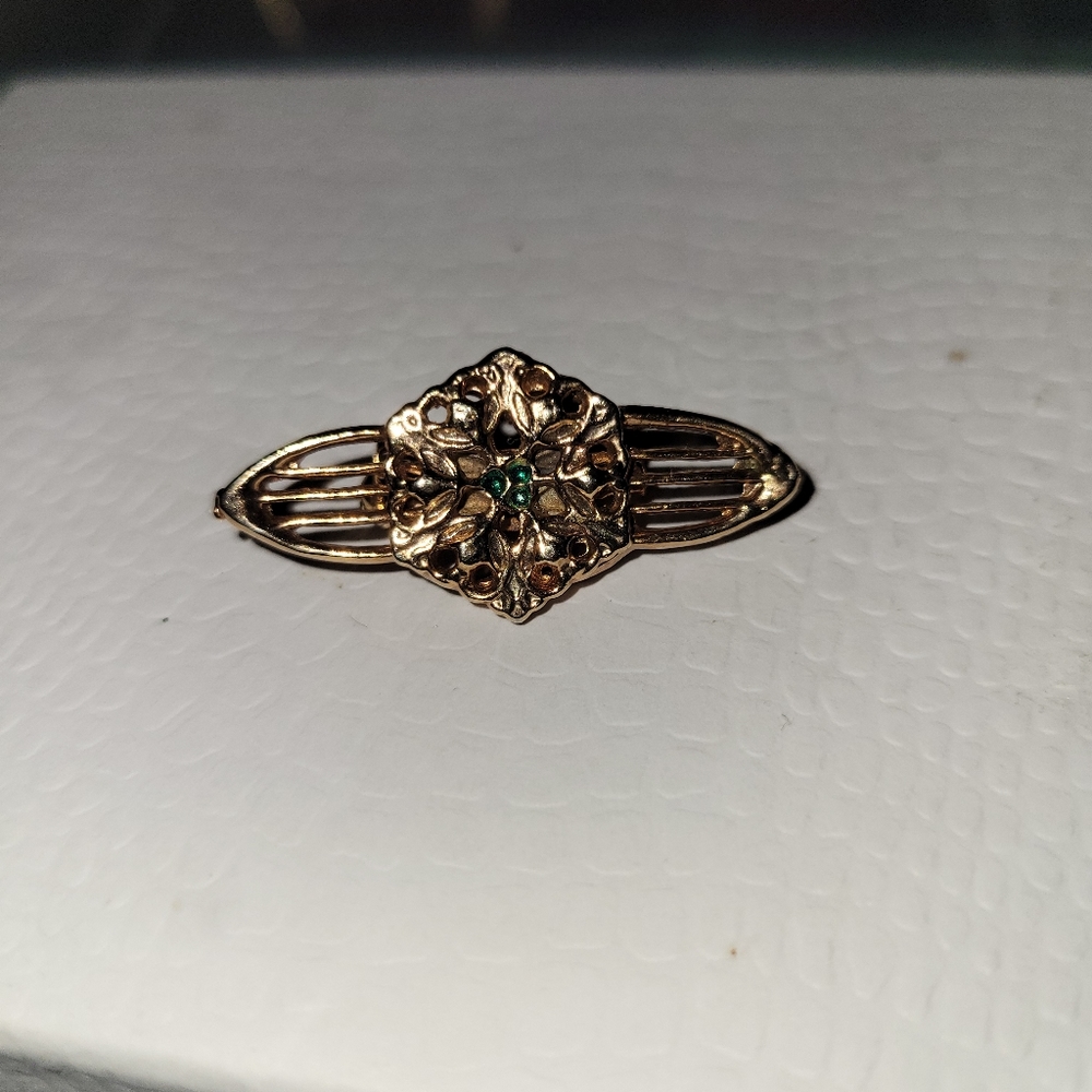 Vintage Gold-Tone Wreath Brooch Pin